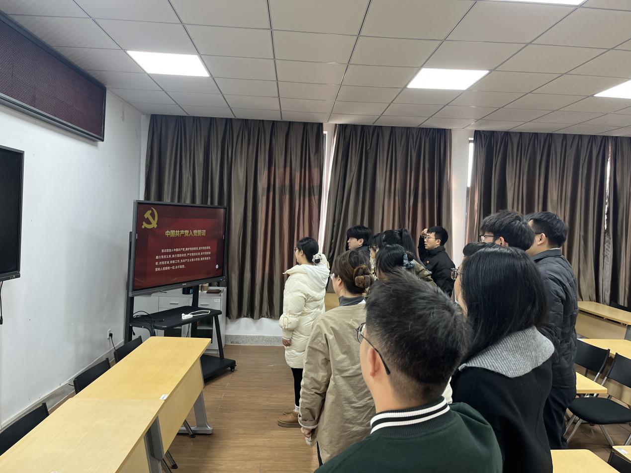 设备工程学院第三党支部举行预备党员入党宣誓仪式