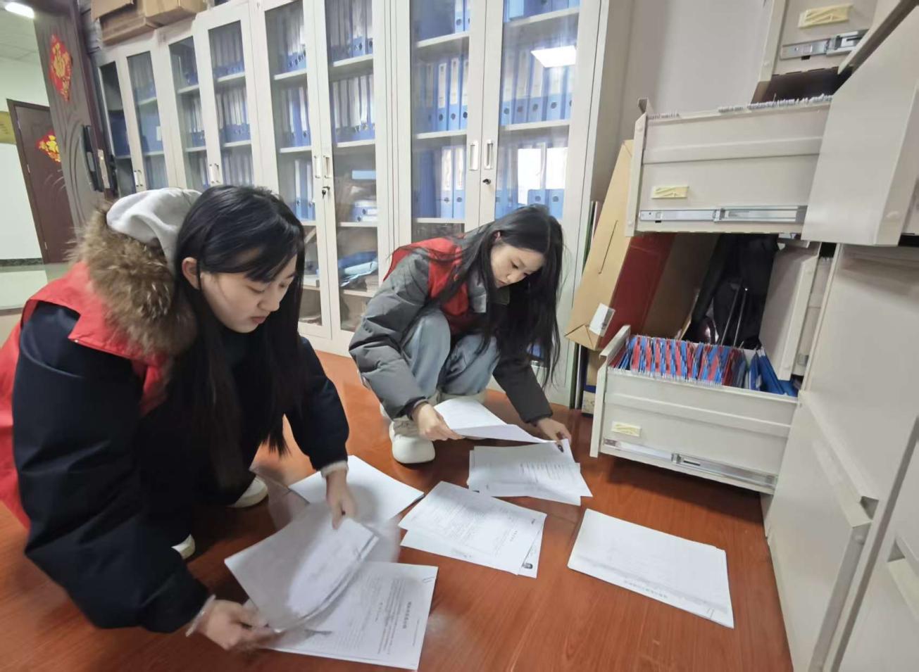 青春践初心，服务暖社区——设备工程学院志愿者走进绿都万和城社区开展志愿服务活动